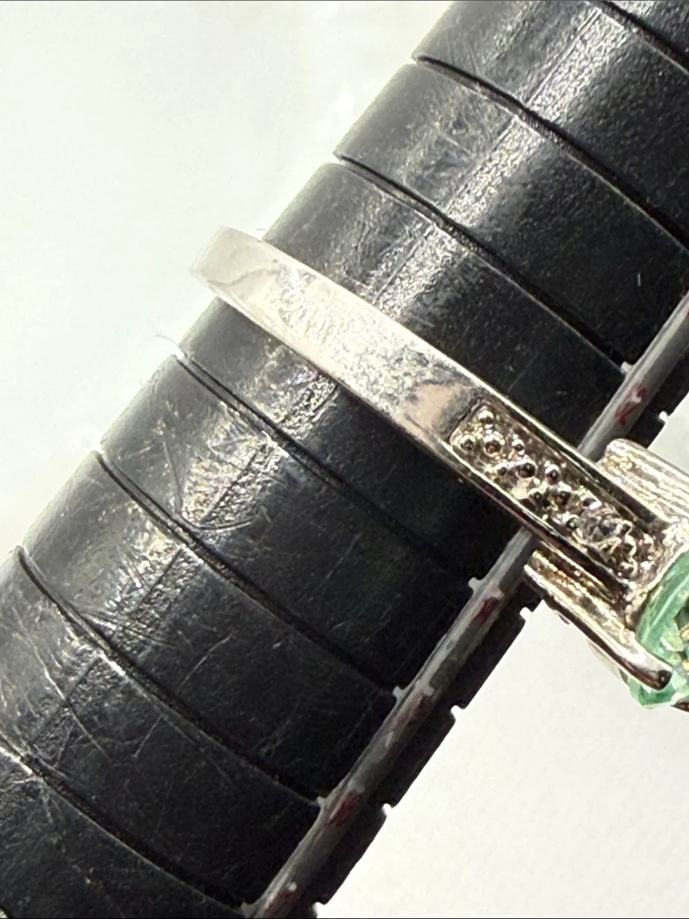 Vintage synthetic Green Spinel Round-Cut Solitaire Cz Ring rhodium plated
